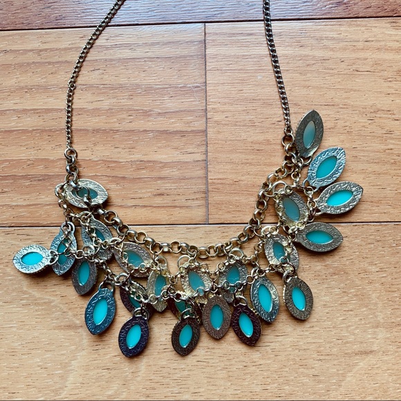 Francesca’s Green Statement Teardrop Necklace - Picture 7 of 7